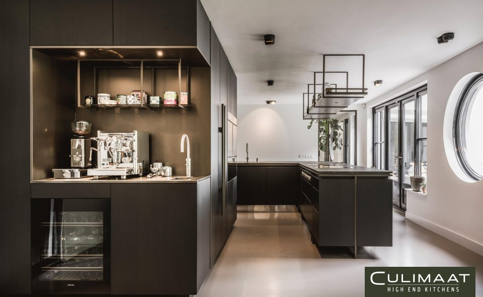 Hotel Chique keuken met subtiele overgangen en rijke texturen