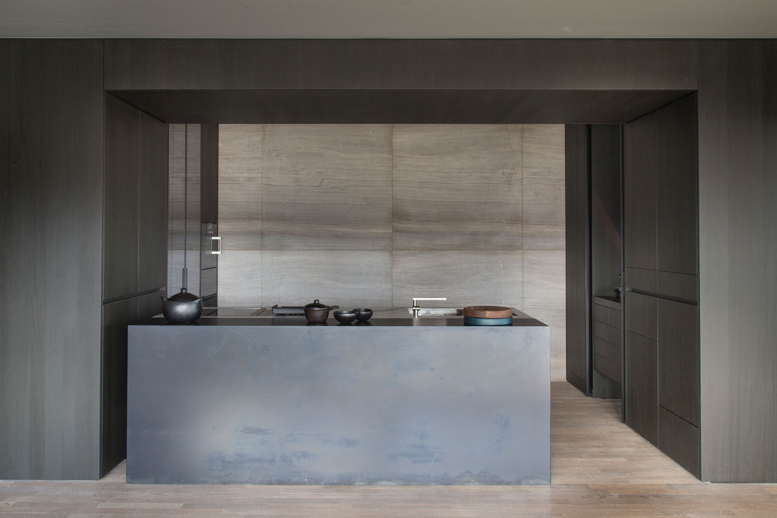 Luxe keuken, design keuken, exclusieve keuken, culimaat, marmer, houten keuken, marmer keukenblad, leefkeuken, luxe uitstraling,