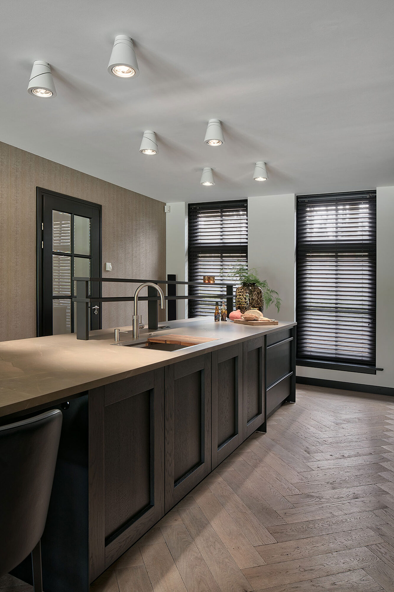 Luxe keuken, design keuken, exclusieve keuken, culimaat, marmer, houten keuken, marmer keukenblad, leefkeuken, luxe uitstraling,