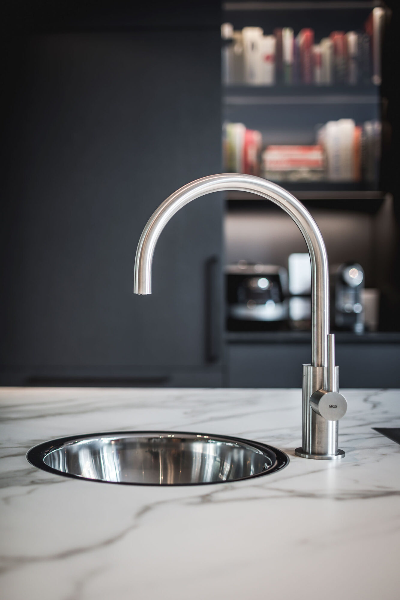 zwarte witte keuken, luxe keuken, donkere keuken, lichte keuken, zwarte keuken, zwart wit kleuren, culimaat, keukeninspiratie, keuken