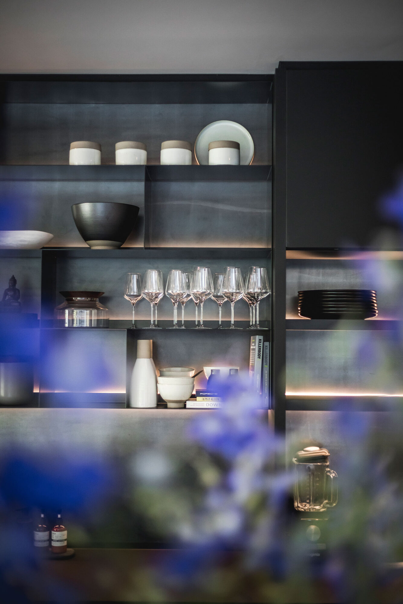zwarte witte keuken, luxe keuken, donkere keuken, lichte keuken, zwarte keuken, zwart wit kleuren, culimaat, keukeninspiratie, keuken